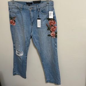 Embroidered ripped boyfriend jeans
